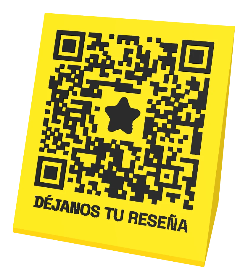 Llavero amarillo con el codigo QR en negro en relieve y el agujero para la anilla arriba